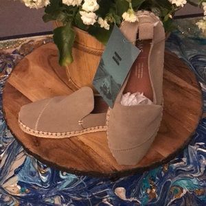 TOMS Women’s Suede Taupe Espadrille Size 5